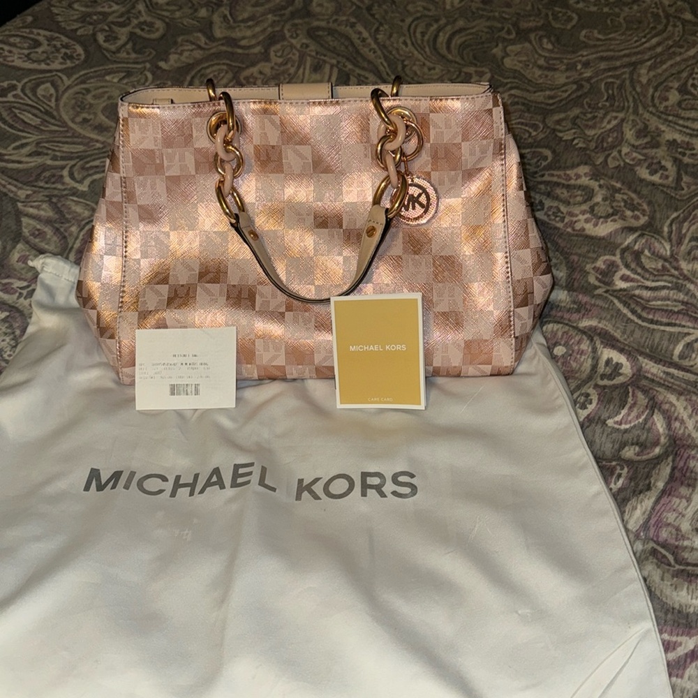 Pink gold Michael Kors purse new with out tags but receipt